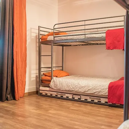 Hostal World *